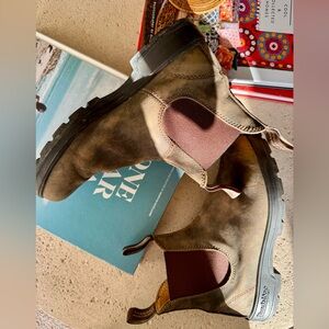 Blundstone Women’s 585 Leather Chelsea Boots Rustic Brown Size 8 US
